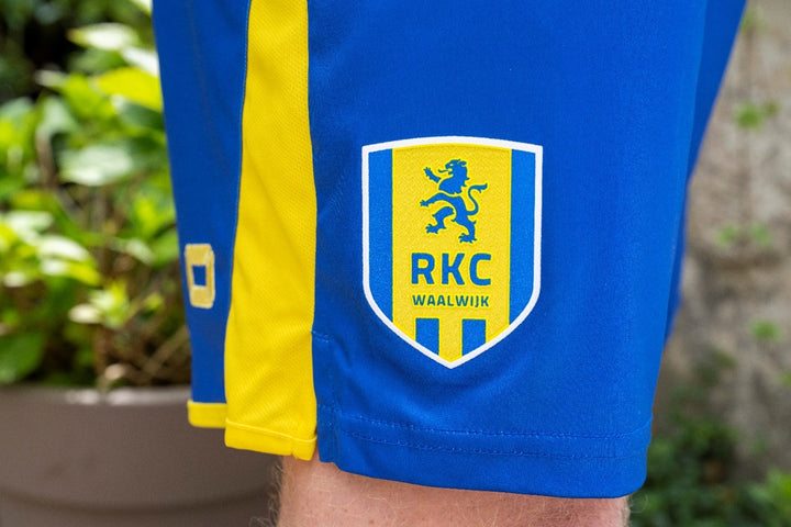 COMPLEET RKC WAALWIJK THUISTENUE 25-26 - JUNIOR