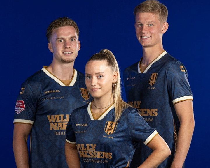 COMPLEET RKC WAALWIJK UITTENUE 25-26 - JUNIOR